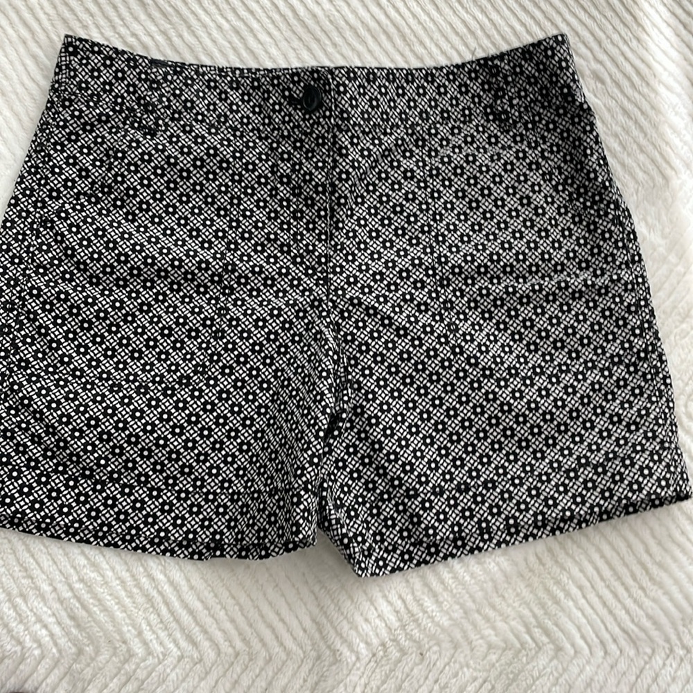 Ann Taylor Signature fit shorts